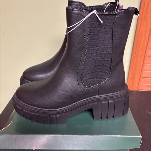 NWT Wild Fable Womens Sterling Chelsea Boots Black Size 10 - Picture 3 of 5